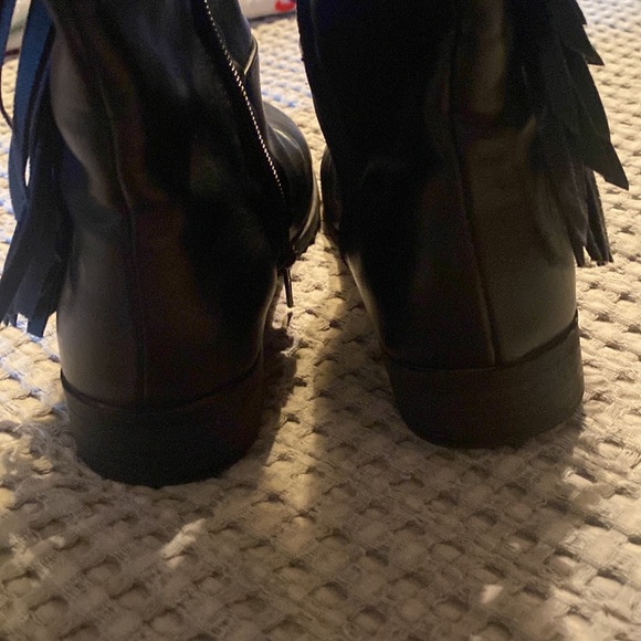 STEVE MADDEN BLACK FRINGE TALL KNEE HIGH BOOTS - Picture 5 of 7